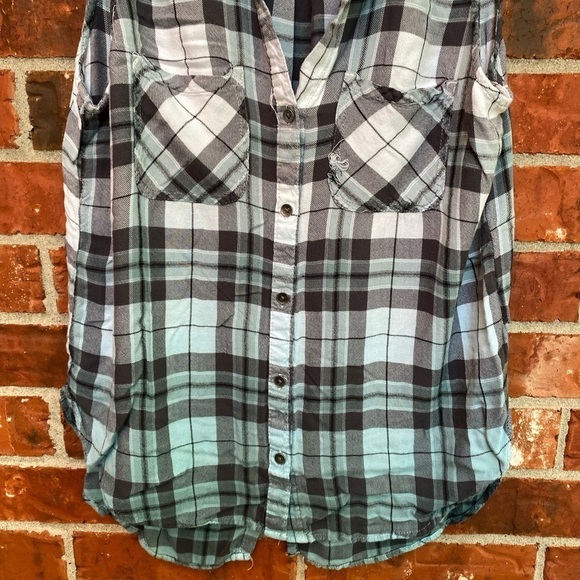 Rock & Republic Medium Plaid Dip Dye Split Black Button Down Sleeveless Top - Picture 3 of 10